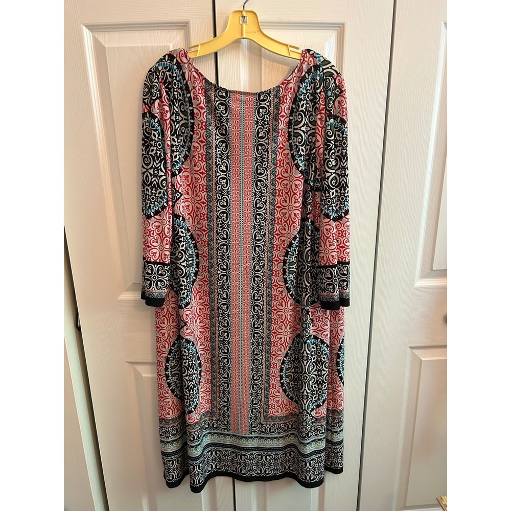 London Times Woman Red Medallion Sheath Dress 18W Scoop Neck 3/4 Sleeve